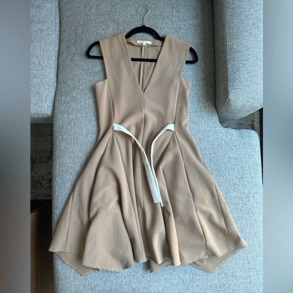 V neck pinafore dress. Size 1 (us size 4)